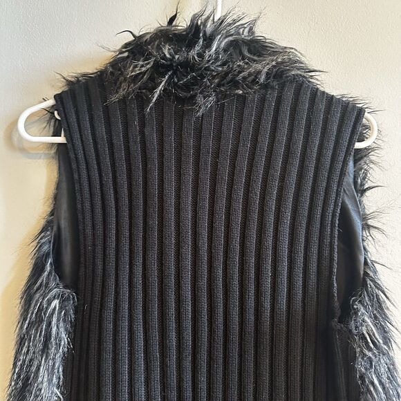 Adrianna Papell Women's Black Faux Fur Sweater Vest Size Small Holiday Party - Picture 7 of 11